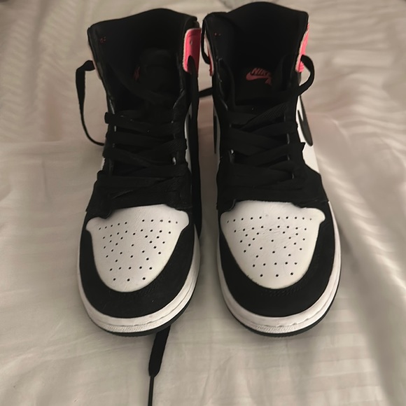 Air jordan 1 Retro High 'Valentine's Day' size 7.5 women's/ 6 men's - Picture 2 of 5